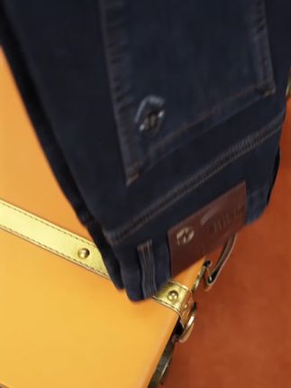 推荐这款秋冬男士弹力牛仔裤,好看又好穿 弹力不紧绷 不沾身