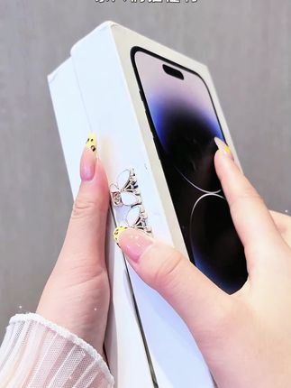 【苹果/华为/oppo/vivo/小米】适用蓝紫花朵大视窗手机壳防摔套款