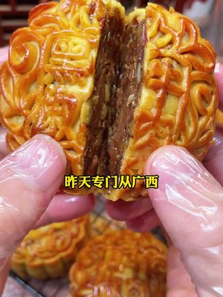 没见过为了吃他家月饼那么疯狂的,黑椒牛肉做馅料的月饼,没想到那么好吃,还有没有中秋节我就忍不住想吃他#中秋月饼