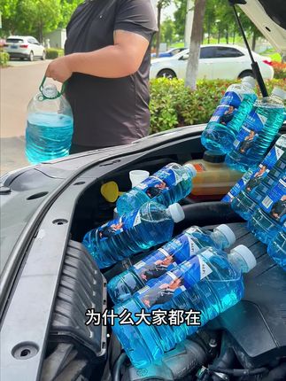 别再傻傻的买除雾剂拉!这款车仆汽车玻璃水,除雾剂,一喷一擦