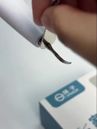 快给你的牙齿洗洗澡吧!试试这超声波洁牙器,超声波震动清洁哦