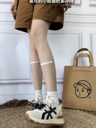 踏秋不赶路,软底承托每一步的松弛感。#秋季新款 #通勤必备 #软底软面穿上超舒服