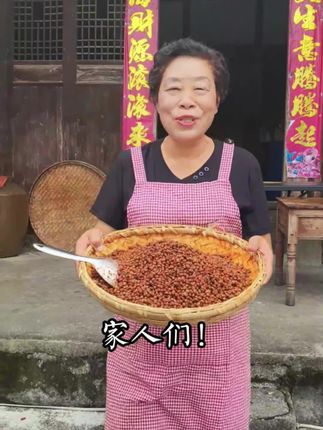 贵州豆豉多种多样,这个风味麻辣豆豉,又麻又辣,炒菜特别香