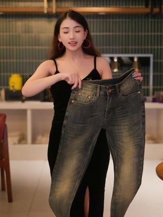 情愿周身被古铜色浸染, 也不要那种毫无来由的光和热#品质男装 #牛仔裤 #百搭裤子 #爆款热卖中 #谁穿谁好看