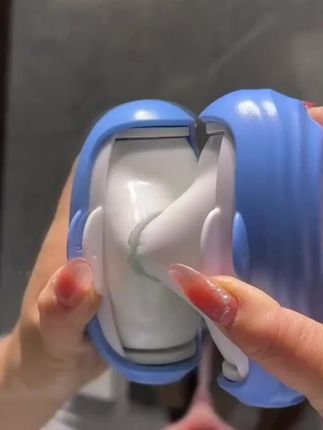 可以水洗的#粘毛器 太方便了,粘性强,小巧便携,脏了用水冲一下还可以接着用 #水洗粘毛器 #粘毛神器