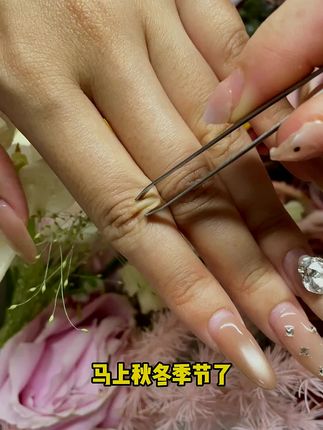 手是女人的第二张脸,必须好好保养!手膜每年必备,这款滋润养护,我尤其喜欢它的味道#KAZOO白钻手膜 #手部护理