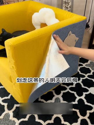 这个小玩意贴墙上既能当猫爬架也能当猫抓板 贴在被小猫抓坏的家具上又能得到一个新家具了