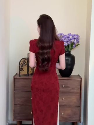 中国风红色旗袍连衣裙,穿上显气质,显瘦又减龄!