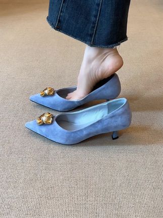 RubyL/5cm时尚优雅气质绒面珍珠金属花朵尖头浅口细跟单鞋女款