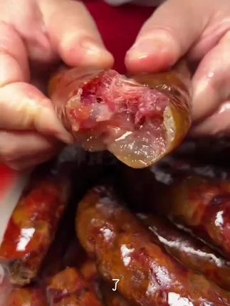 柴火烟熏腊肠,腊香味四溢!喜欢吃腊肠的看过来,买一斤送一斤39.9到手2斤哦#农村美食 #腊肠 #香肠 #腊肉 #下酒菜