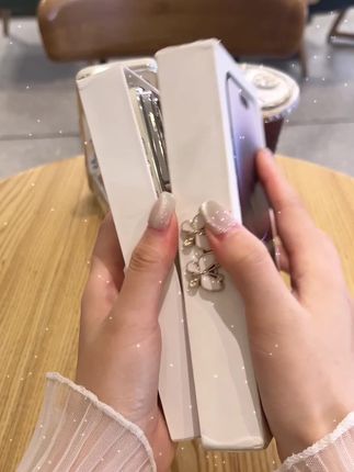 夏天专属~可爱叮当猫大视窗折叠镜子支架手机壳满满的少女感,快安排一个叭~