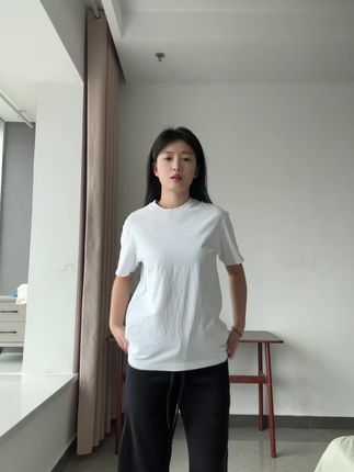 不愧是对象给我找的百搭神裤 裤子采用重磅高克重 上身立体不软塌 弹力腰头毫无束缚感!