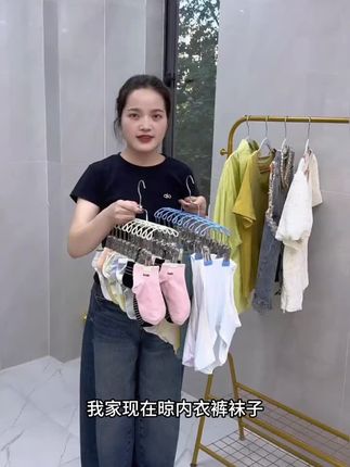 家里一些不好晾晒的小物件都可以用它晾晒,真的太方便了,还是不锈钢材质结实耐用,不占位置还能晒的更多。#袜子架