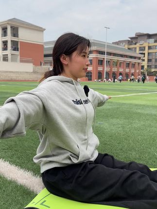 孩子的坐位体前屈用好训练设备,其实用不了一周,就能让中小学生的体测成绩迅速提升。#坐位体前屈训练器