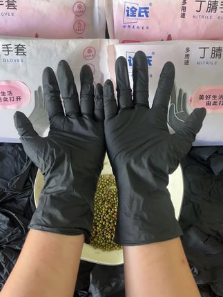 买防护手套,就要选这种丁腈材质,防水防油防酸碱,高弹耐磨还贴手。保护双手的同时还灵活,还不耽误操作手机!