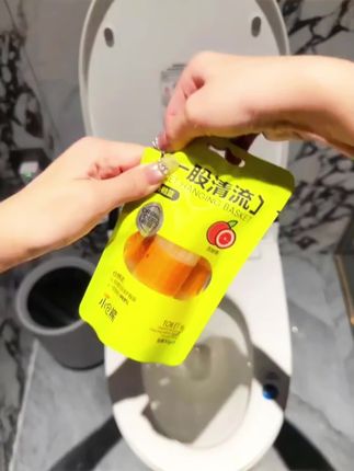#618这个东西将会成为下一代流行, #漫婵马桶挂篮 ,挂在#马桶 出水口,每次冲水都是一次深度清洁,还有淡淡清香~