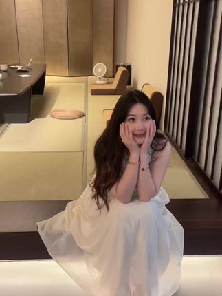舒胡蕾 美神降临【高定系列】 桃花皱感缎面绝美及地气质连衣裙